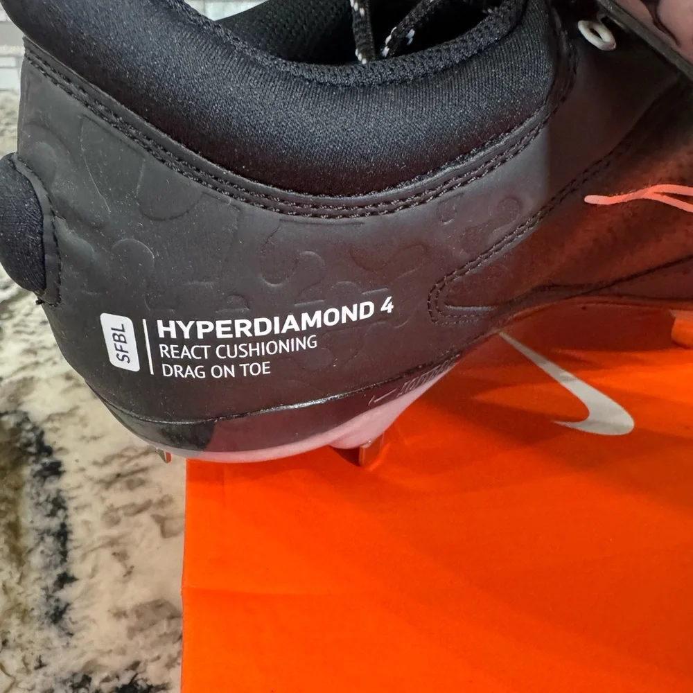 Nike‎ Hyperdiamond 4 Elite Metal Softball Cleats in Black and White